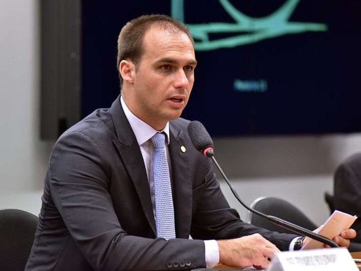 Frase “Digite 432" repercute sobre patrimônio de Eduardo Bolsonaro
