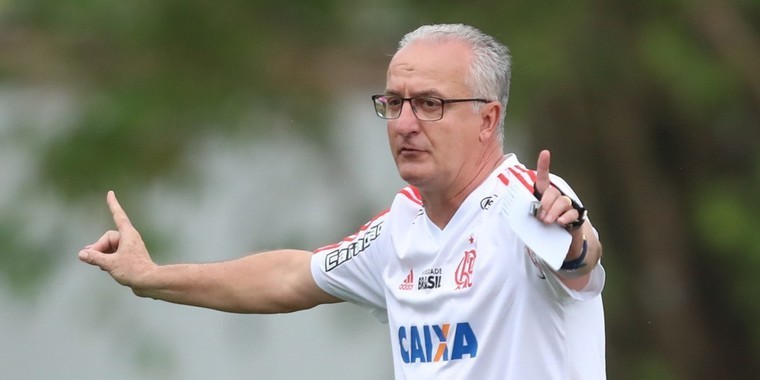Dorival busca aproximação com grupo para corrigir erros em campo