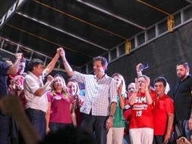 Haddad e Wellington Dias reúnem milhares de pessoas em ato público