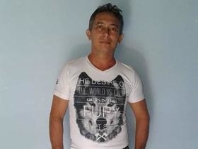 Pedreiro morre após colidir moto contra árvore em Esperantina