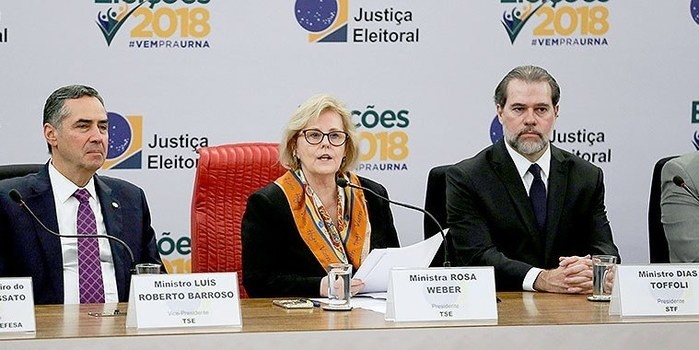 TSE determina exclusão de vídeo em que Jair Bolsonaro critica urnas