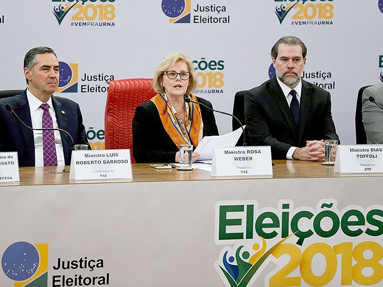 TSE determina exclusão de vídeo em que Jair Bolsonaro critica urnas