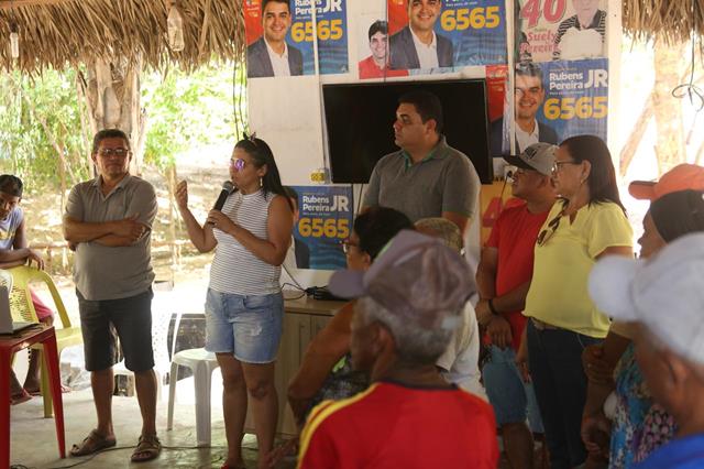 Secretária Nety Pereira deixando sua mensagem aos idosos (Crédito: Aristeu Carvalho)