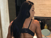 Gracyanne Barbosa exibe fio dental em foto na banheira: 'É real?'