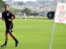 Jadson aparece no campo e inicia recuperação para encarar Botafogo