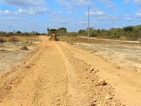 Município trabalha na manutenção de estradas na zona rural