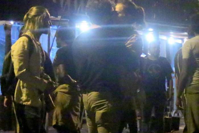 Letícia Colin e Caco Ciocler aos beijos no Rio (Crédito: Reprodução/AgNews)