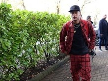 Estiloso, Neymar se apresenta à seleção brasileira em Londres