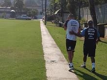 Kaique tem contusão no ombro e passa a ser dúvida no Santos