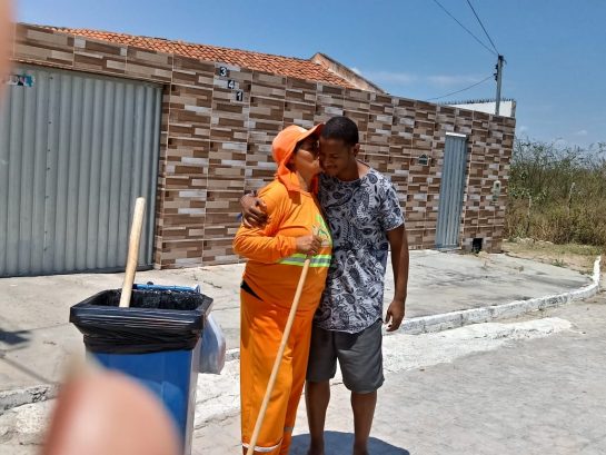 Filho de gari se torna administrador e dedica conquista à mãe