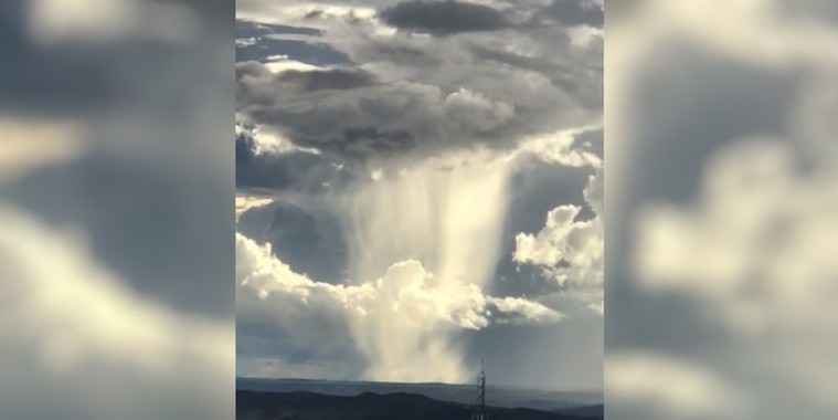 Homem registra "cachoeira vinda do céu" durante chuva em GO