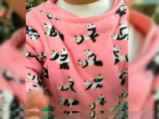 Mãe compra suéter de panda para filho e estampa da peça choca; veja