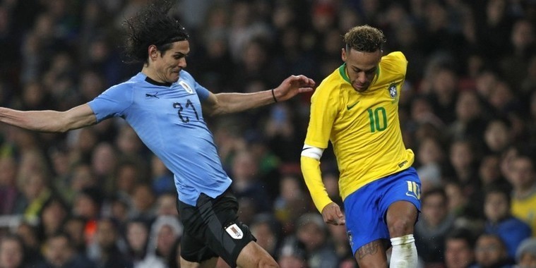 Cavani ‘mimiza’ episódio com Neymar: “Não foi nada”