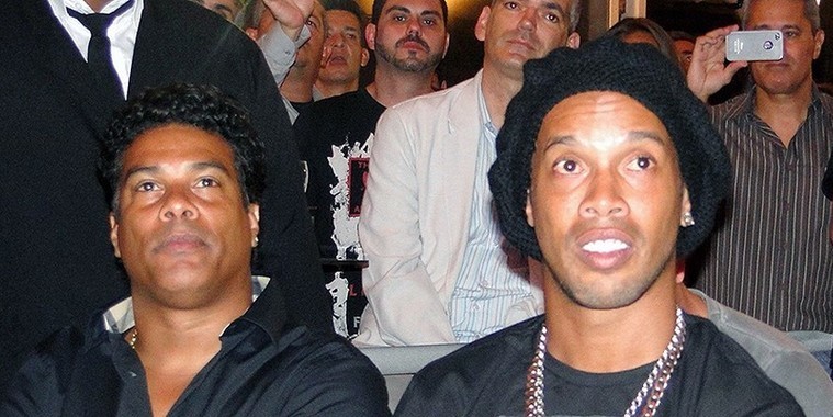 MP apreende carros de luxo em casa da família de Ronaldinho