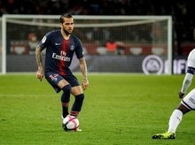 Daniel Alves volta aos gramados após seis meses