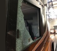 Ônibus do Boca é apedrejado na chegada ao estádio em Buenos Aires