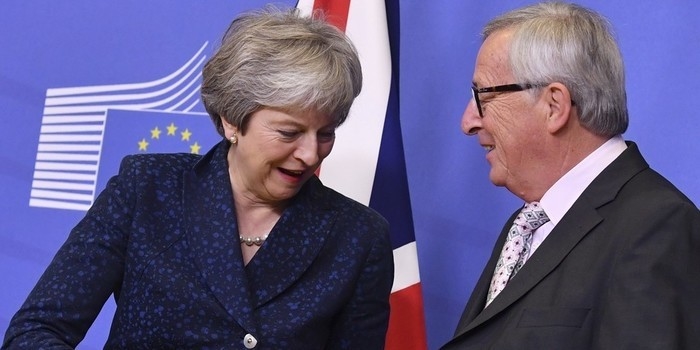 Líderes da União Europeia aprovam acordo sobre Brexit em Bruxelas