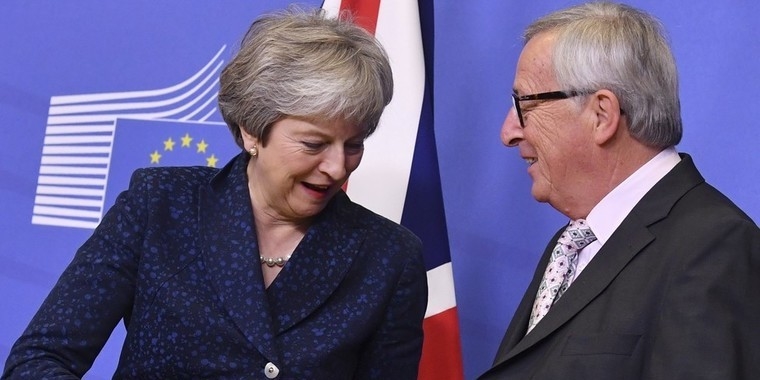 Líderes da União Europeia aprovam acordo sobre Brexit em Bruxelas