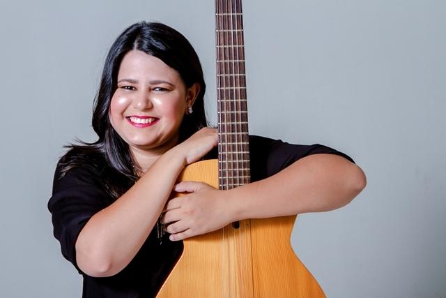 A cantora picoense Juliana Guedes será uma das atrações do salão