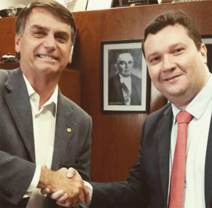 Fábio Sérvio e o presidente eleito Jair Bolsonaro (Crédito: portal Oitomeia)