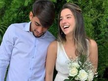 Mulher de Paquetá posta fotos do casamento e meia do Fla se declara