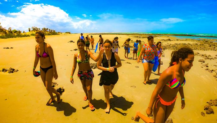 Coleta de lixo na Praia, prática de sustentabilidade e ecocidadania (Crédito: João Lucas Rocha de Castro)