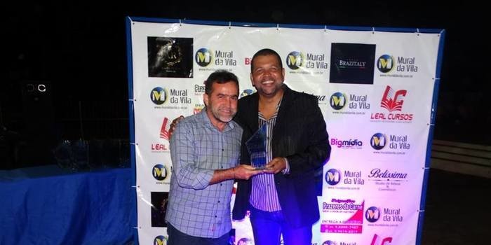 Zé Raimundo ganha prêmio de melhor prefeito da região de Oeiras