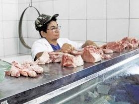 Feirantes e consumidores reclamam da estrutura de mercado