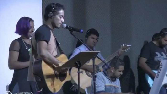 Gabriel ministrava o louvor em uma Igreja Batista (Crédito: Imagens de Arquivo )