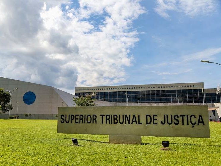 Policia faz operação contra compra de vagas em concurso do STJ
