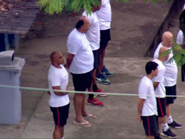 Agentes encontram euros e dólares na cela do ex-governador Pezão