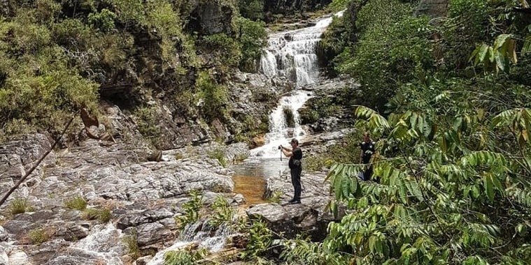 Sobe para quatro o número de mortos em cachoeira durante rapel
