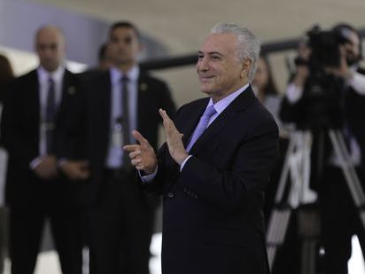 “Saio com a alma leve e consciência do dever cumprido”, diz Temer