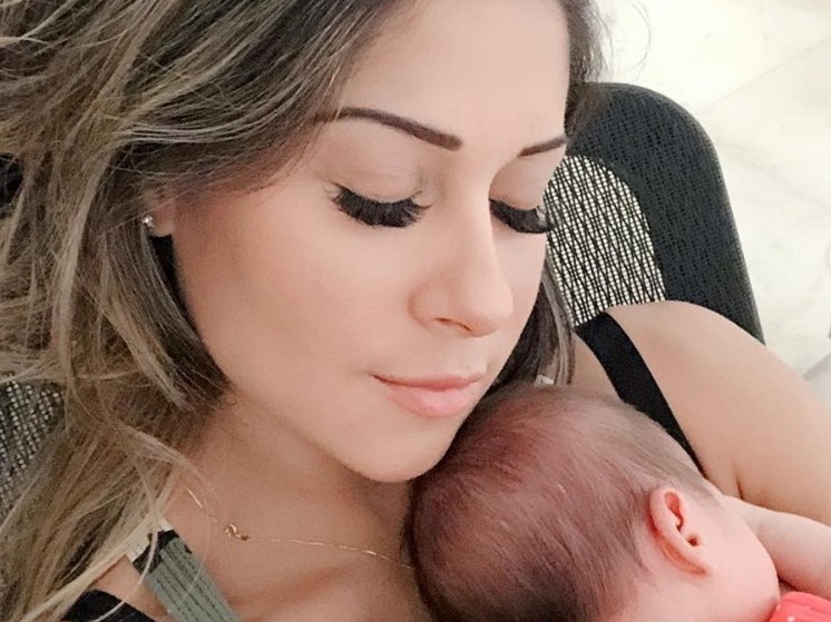 Em Instagram, Arthur Aguiar mostra rosto da filha com Mayra Cardi