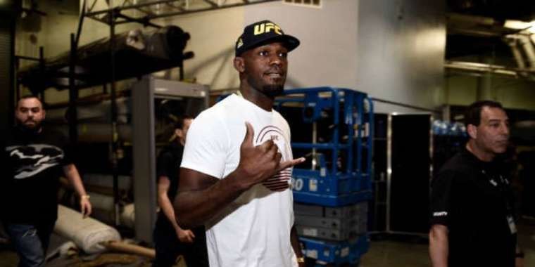 Jones pede desculpas aos lutadores