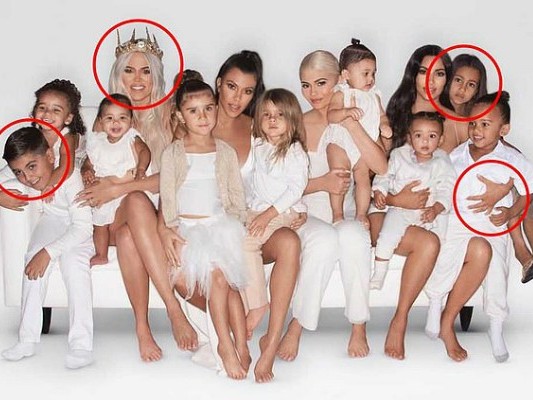 Cartão de Natal das Kardashians teve Photoshop, revela revista