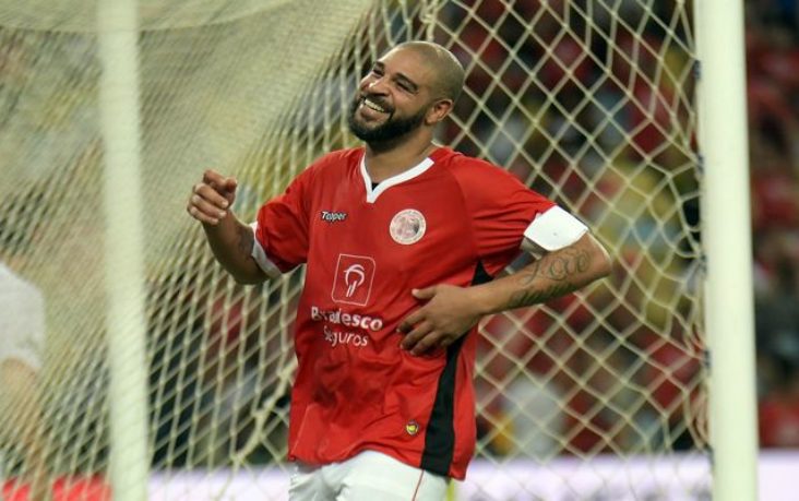 Comentaristas dizem que o "futebol abandonou" Adriano