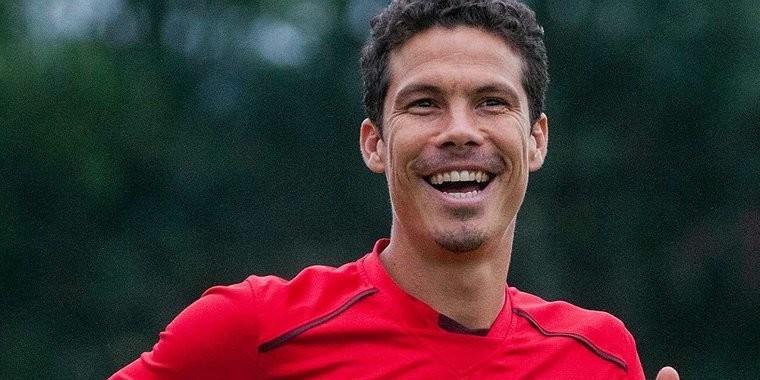 Petros faz comentário misterioso em rede social de Hernanes
