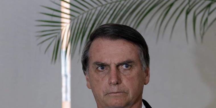 Jair Bolsonaro anuncia decreto para facilitar porte de arma
