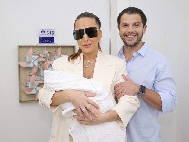 Sabrina Sato deixa maternidade com Duda Nagle e Zoe