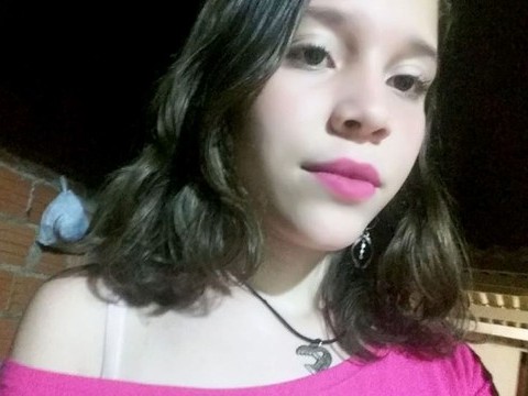 Adolescente de 14 anos é baleada após negar namoro a jovem