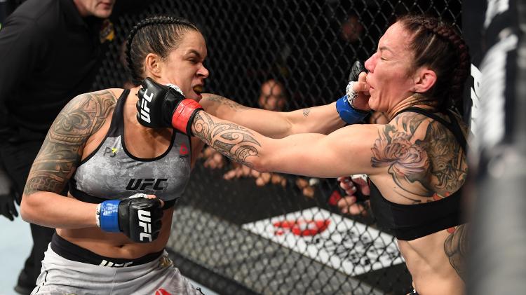 Amanda nocauteia Cyborg e faz história ao conquistar 2 cinturões