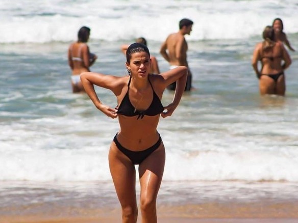 Resultado de imagem para fotos de bruna marquezine em fernando de noronha de biquini