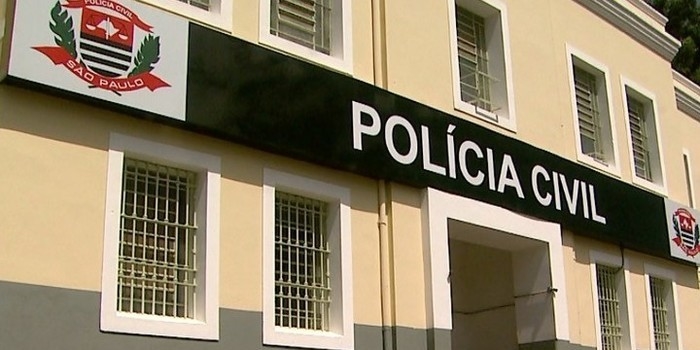 Blogueira vai à polícia após homem se masturbar durante uma live