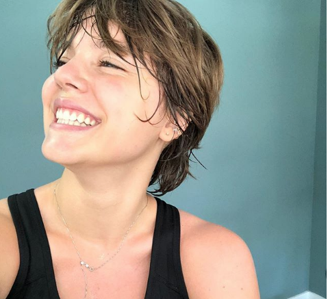 Alice Wegmann comemora conquista pessoa: "Me formei"