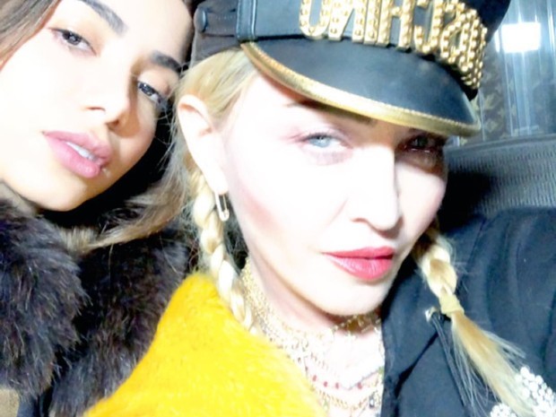 Anitta posa ao lado de Madonna e recebe elogio: "Linda e talentosa"