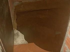 Menino que caiu em cratera sofreu traumatismo craniano