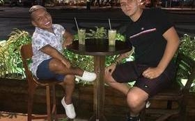 Tokinho exibe namorado bonitão e se declara: "Presente de 2018"