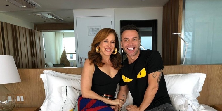 Claudia Raia revela que perdeu a virgindade com namorado da irmã