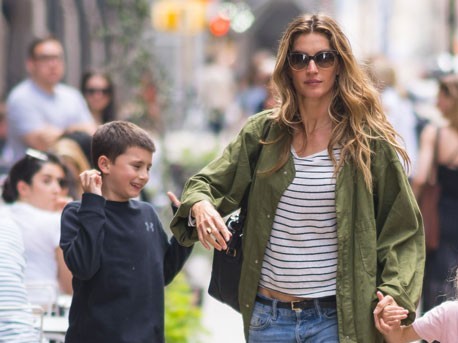 Gisele Bündchen posta foto com filho e fãs elogiam: “A cara do pai”
